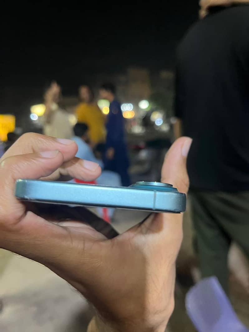 Apple iPhone 16 4