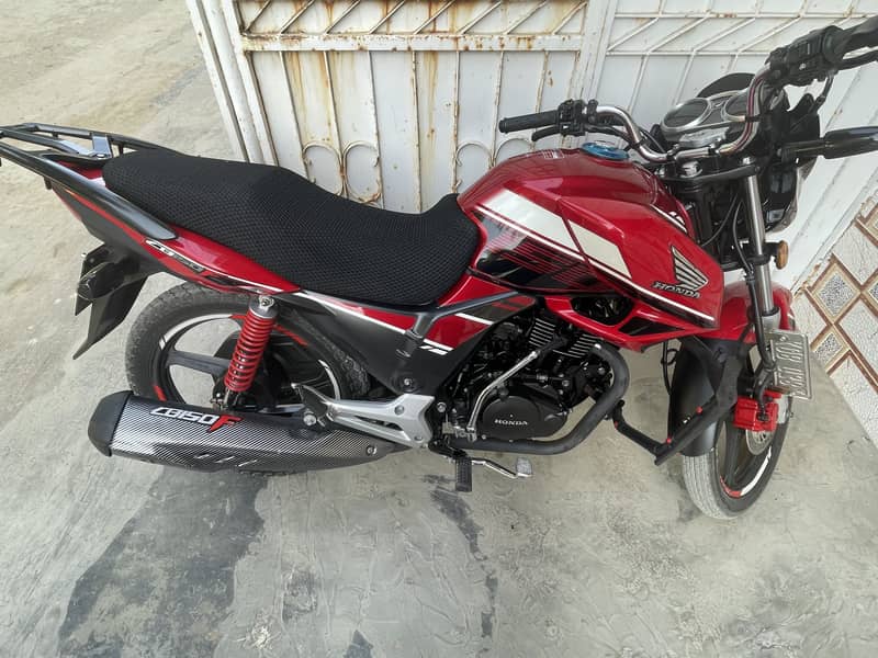 Honda CB 150F 1