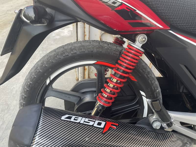 Honda CB 150F 3