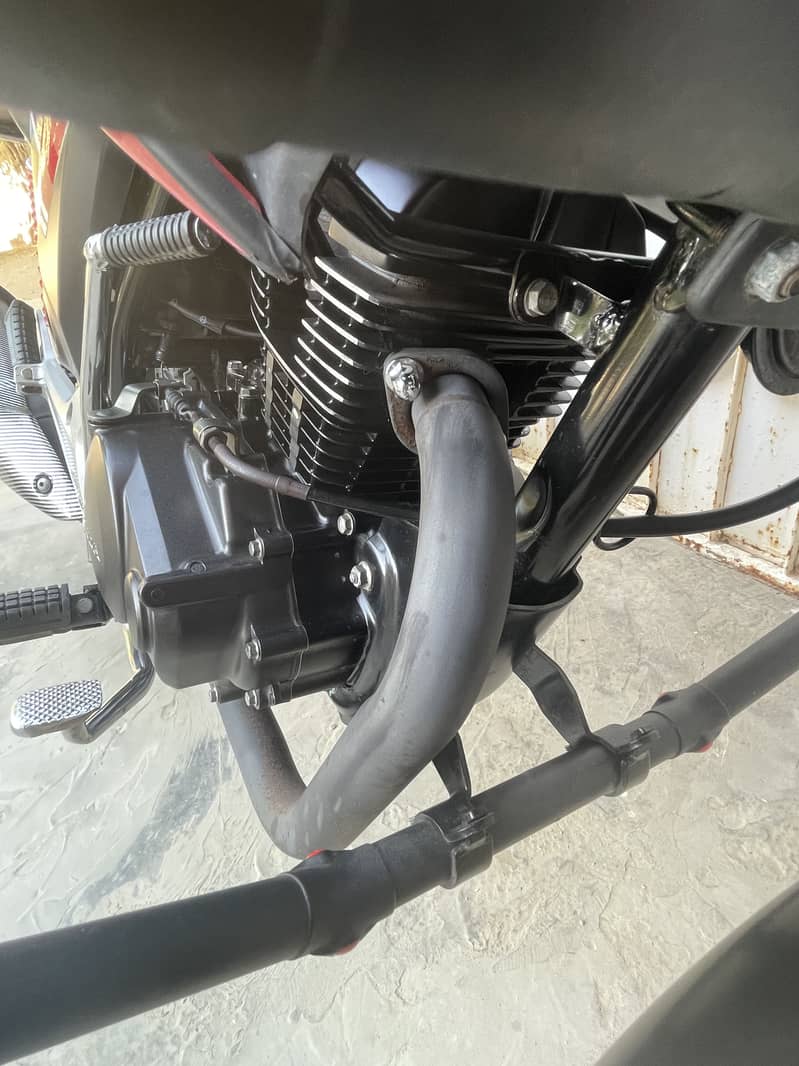 Honda CB 150F 4