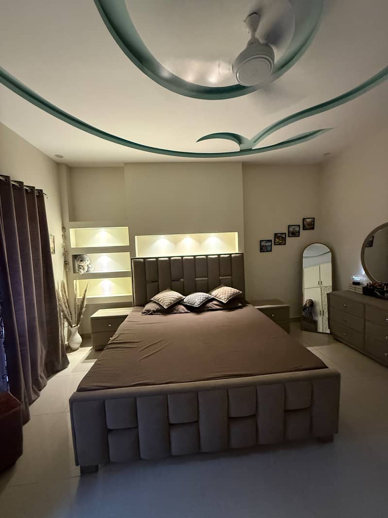 King bed with side tables 1
