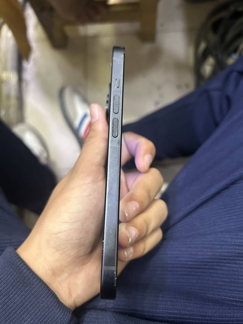 Apple iPhone 15 4