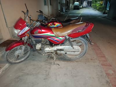 honda 100 euro 2, avg 50-55 km/L. biometric available on the Spot