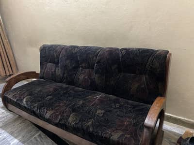5 seater sofa set and iron stand for sale in good condition