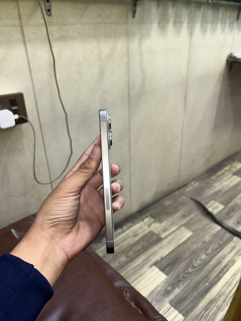 Apple iPhone 15 Pro Max 1