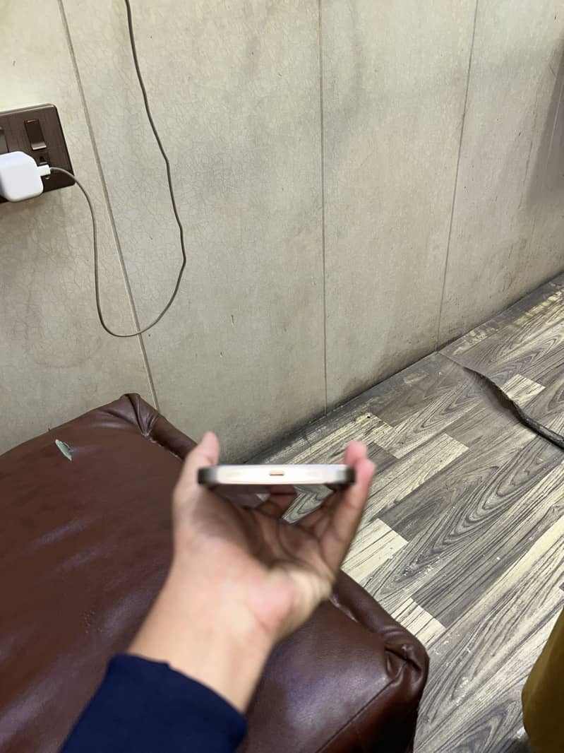 Apple iPhone 15 Pro Max 2