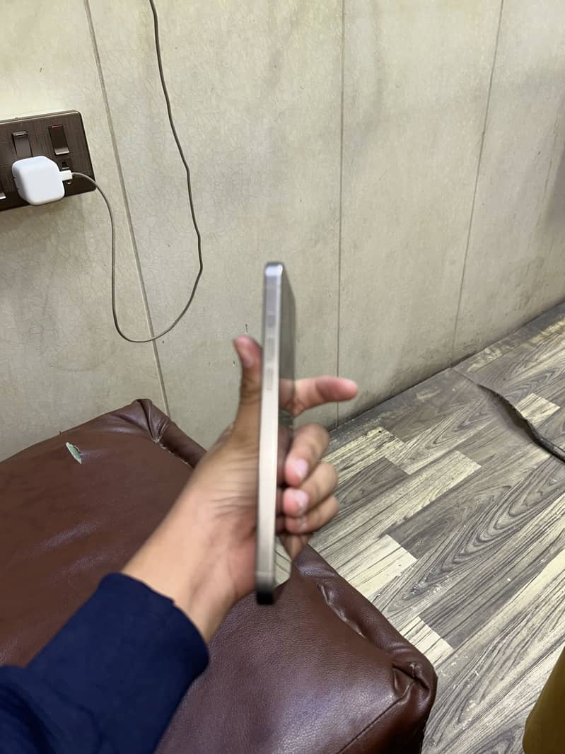 Apple iPhone 15 Pro Max 3