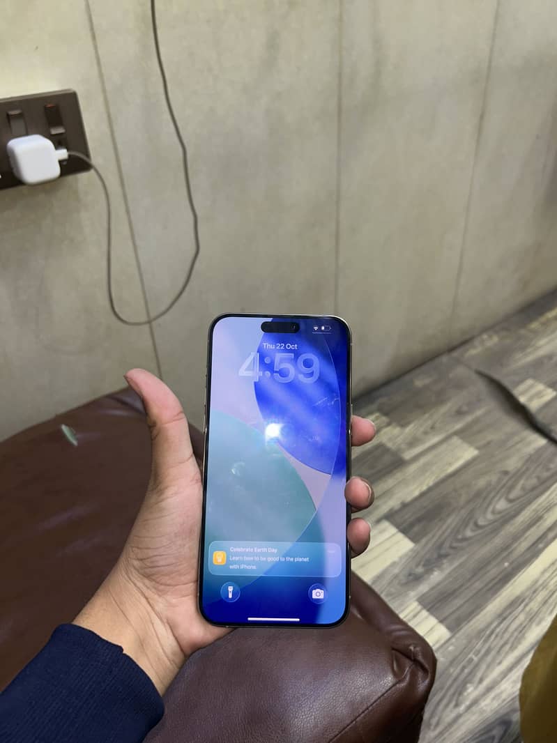 Apple iPhone 15 Pro Max 4