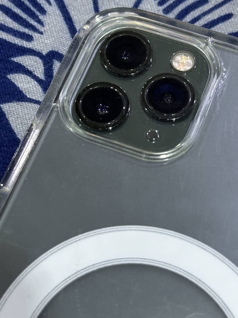 Apple iPhone 11 Pro Max 4