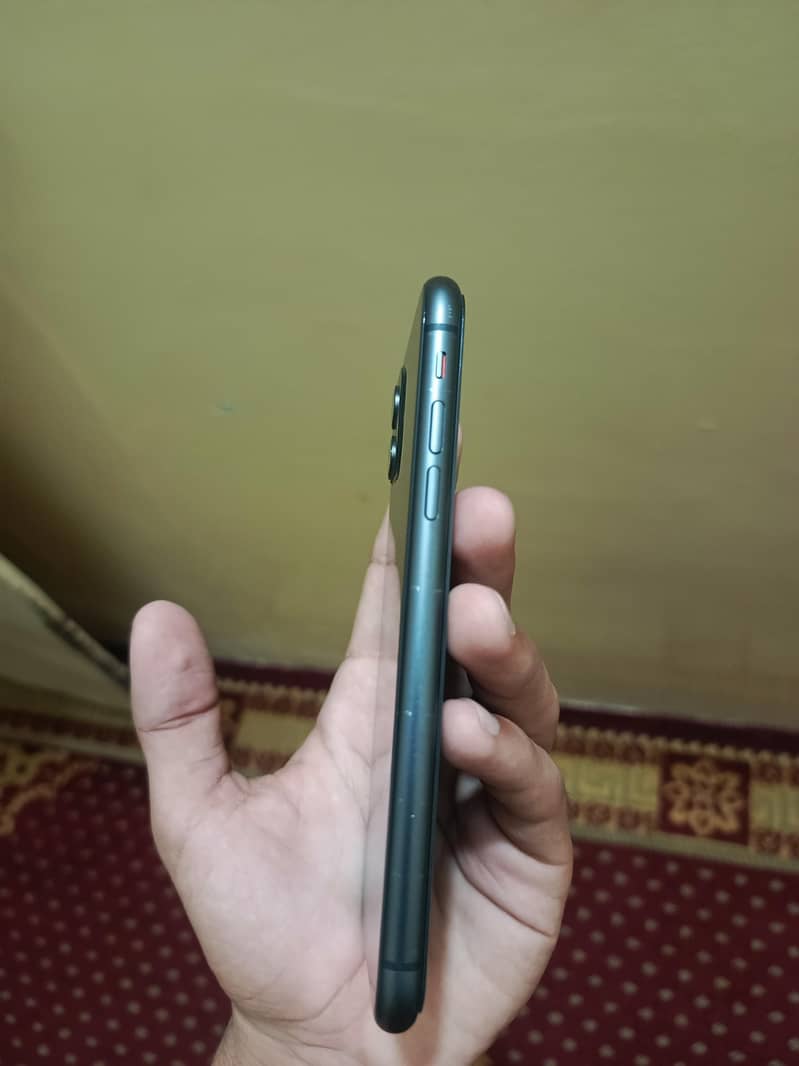 Apple iPhone 11 3