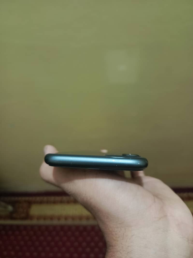 Apple iPhone 11 4