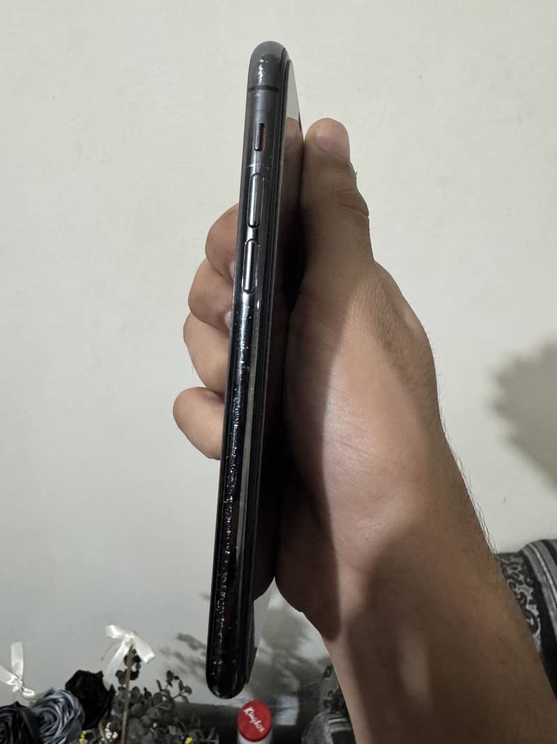 iPhone 11 Pro 4