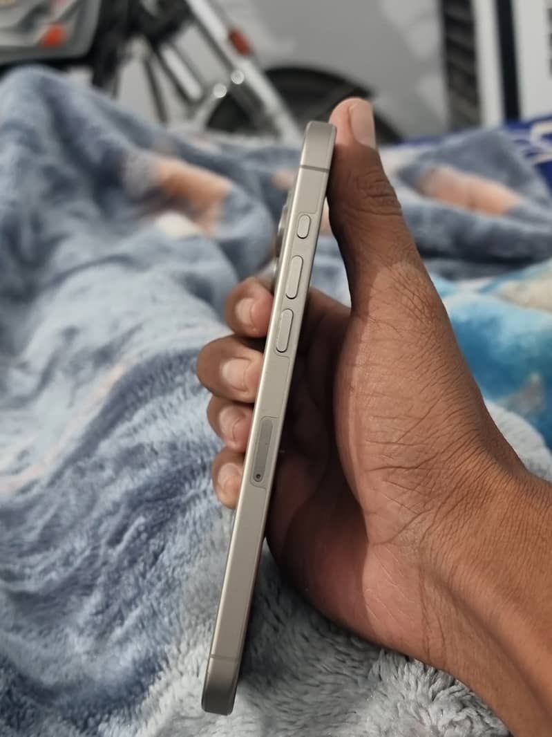 Apple iPhone 15 Pro Max 0