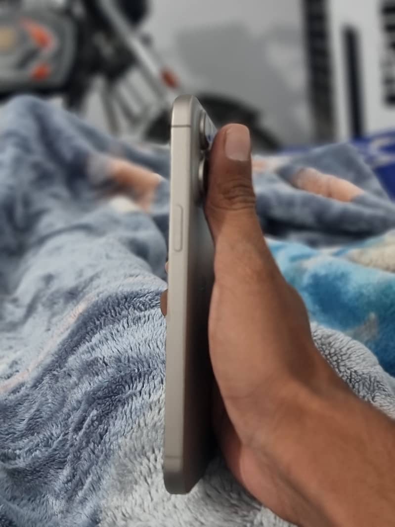 Apple iPhone 15 Pro Max 5