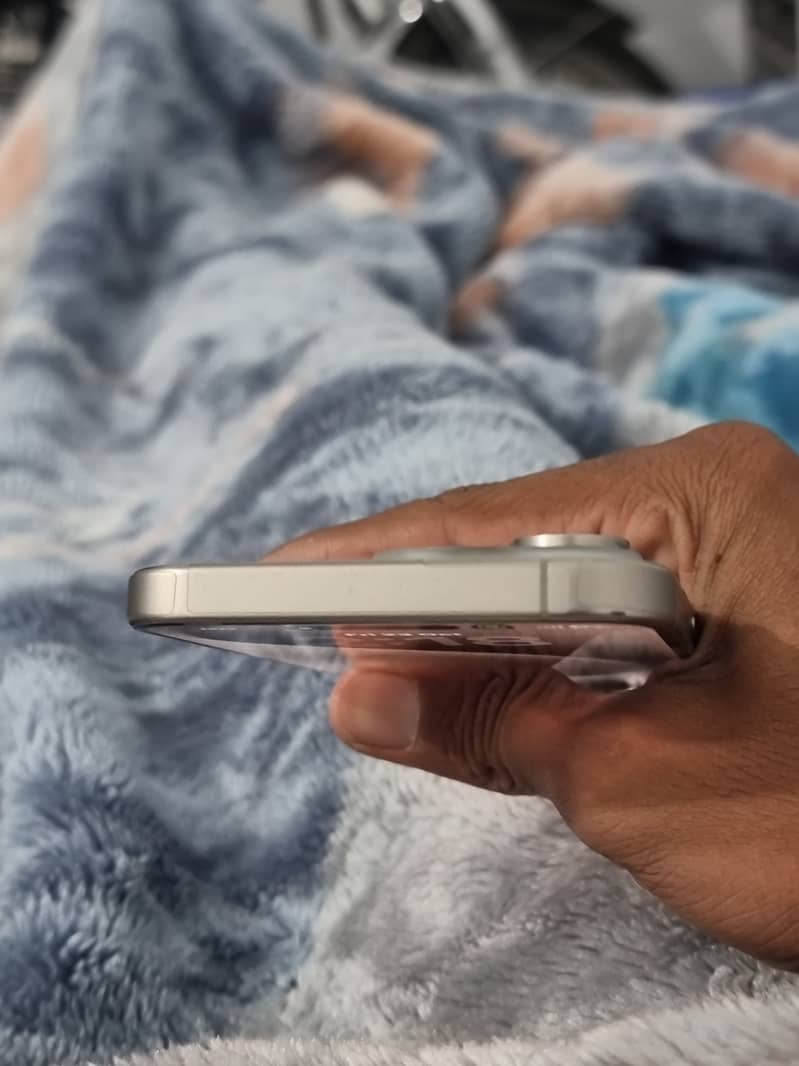 Apple iPhone 15 Pro Max 6