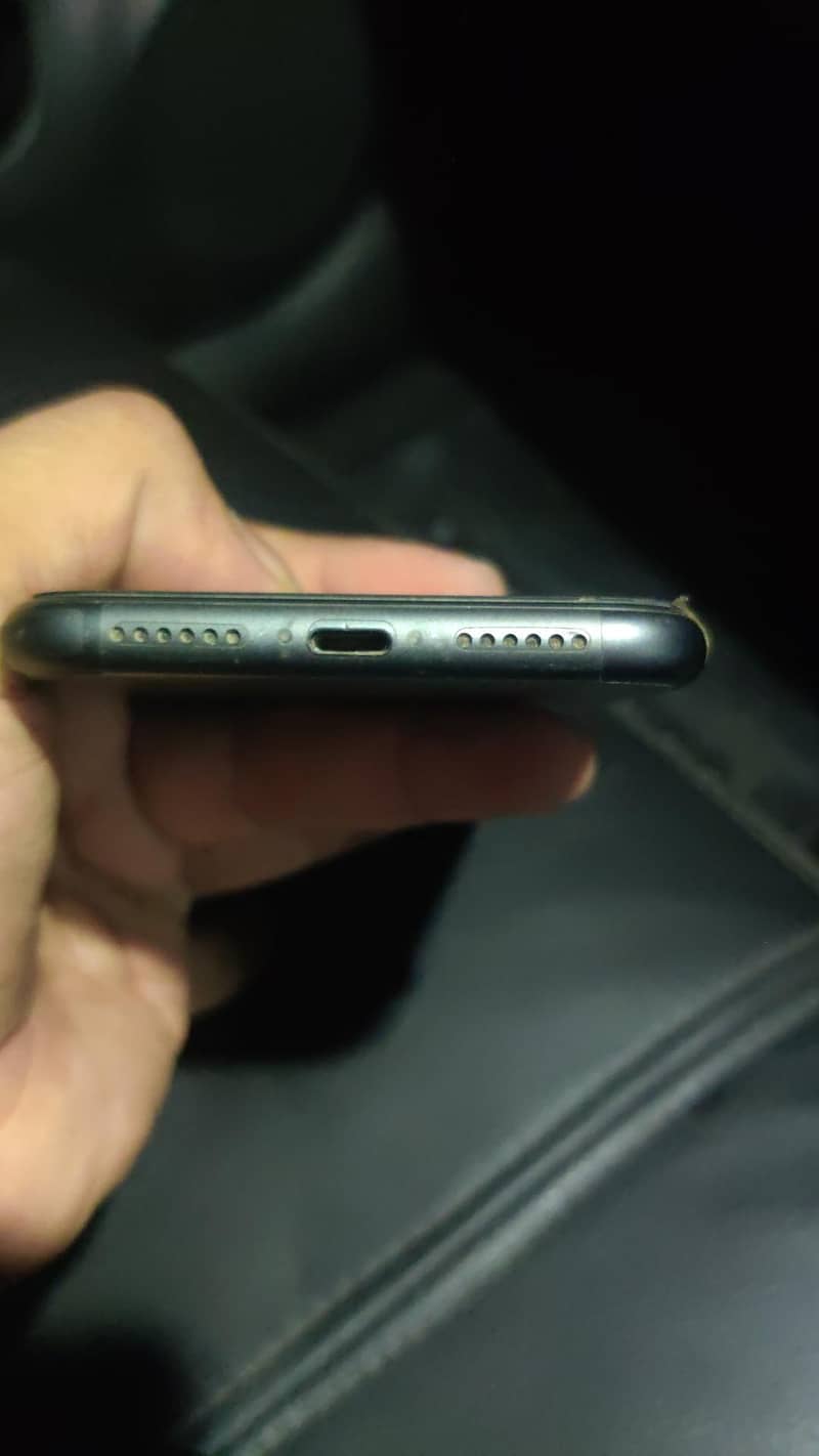 Apple iPhone 11 3