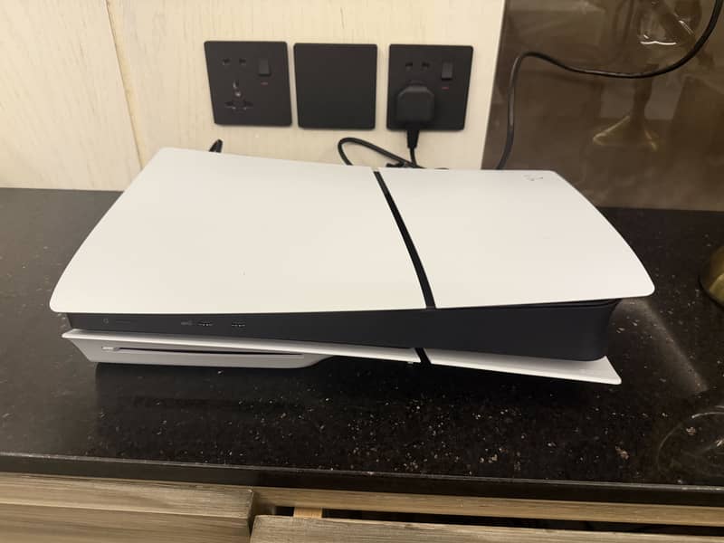 PlayStation 5 (Disc version 1 TB) 0