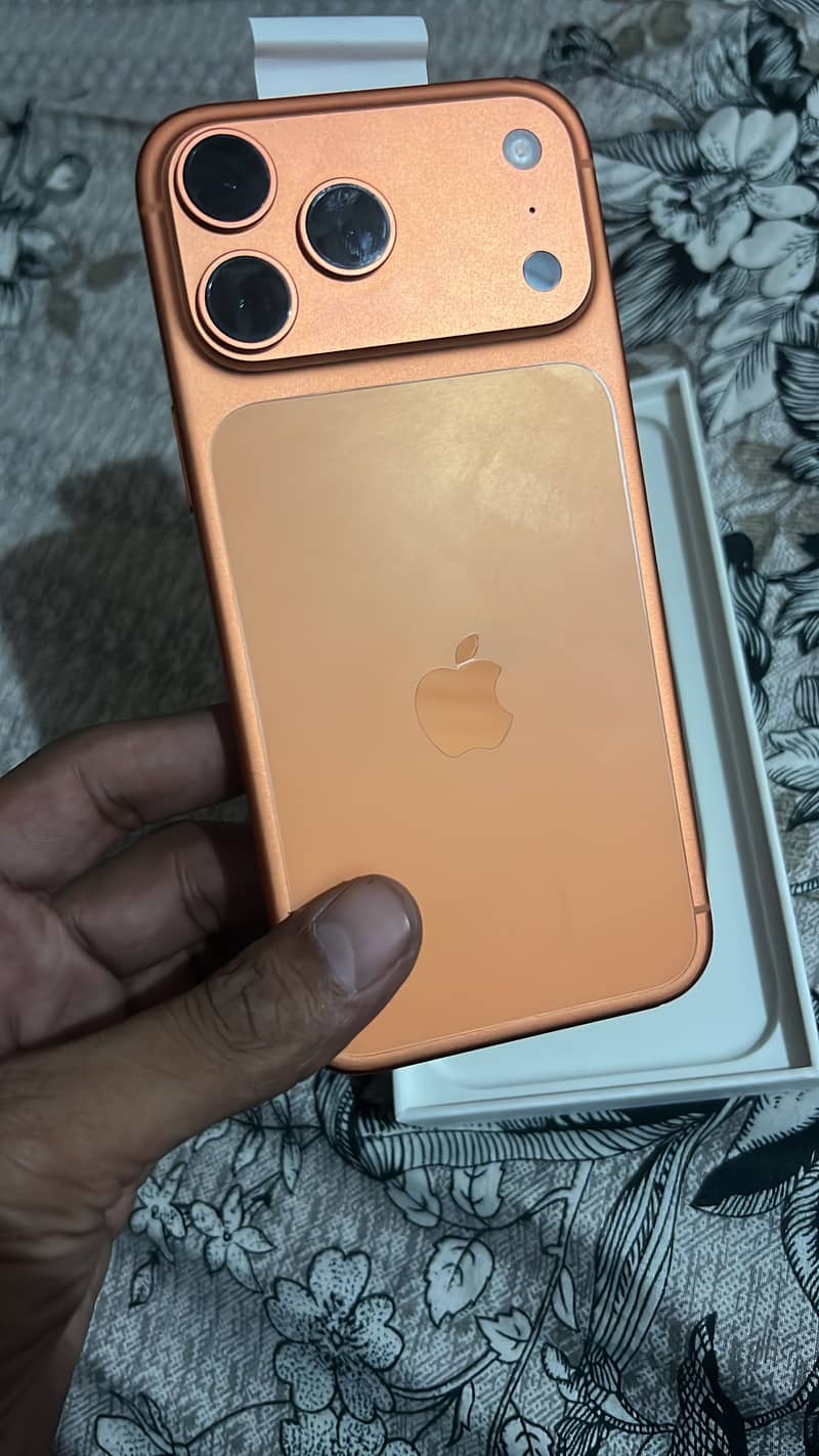 Apple iPhone 17 Pro Max 4