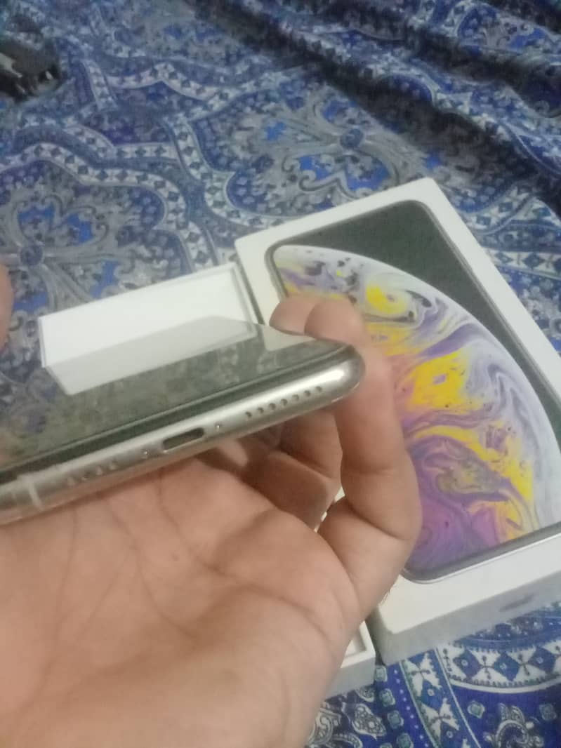 Apple iPhone XS Max 1