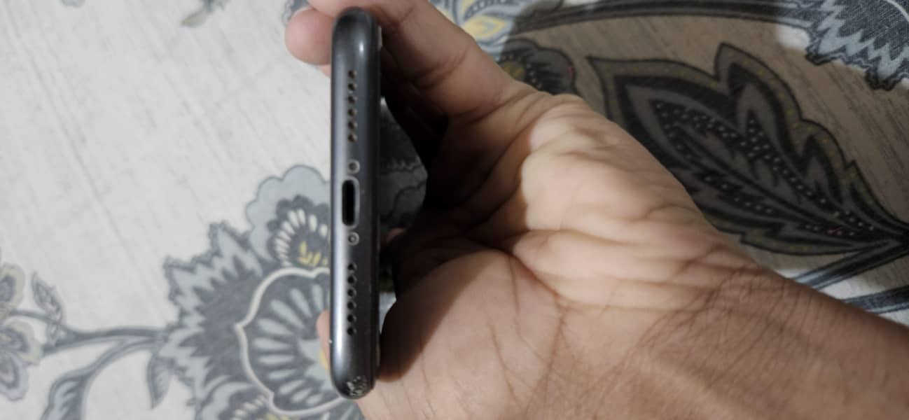 Apple iPhone 11 3