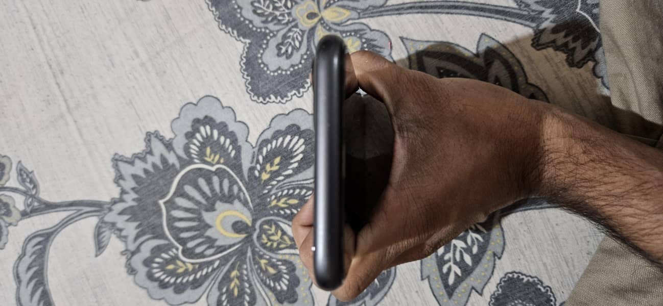 Apple iPhone 11 4