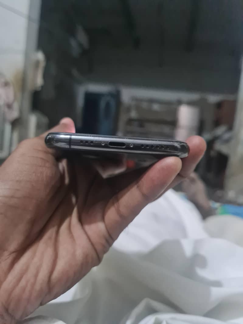 Apple iPhone XS 4