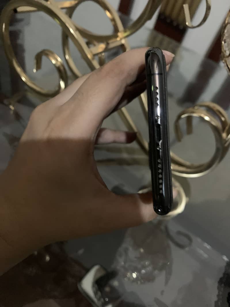 Apple iPhone 11 Pro Max 2