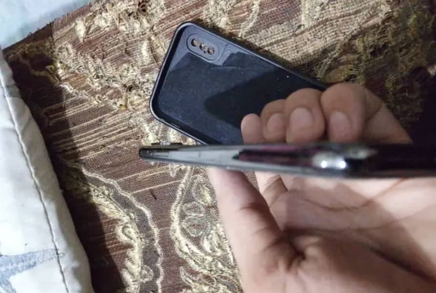 Apple iPhone XS 4