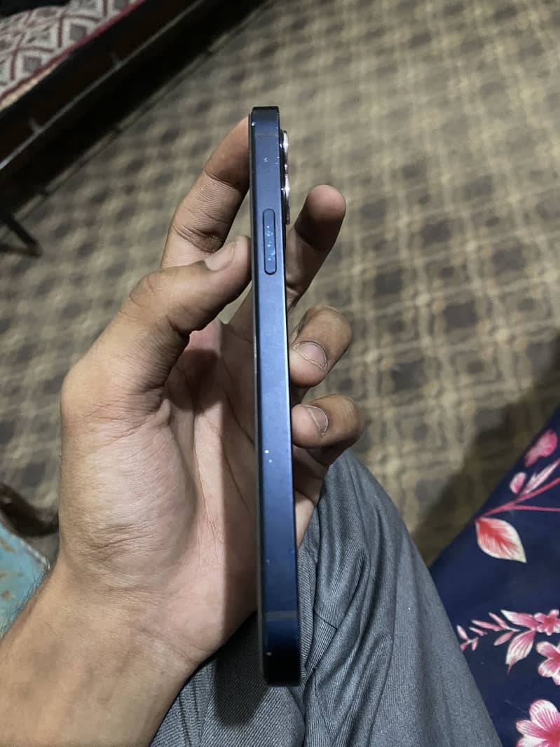 Apple iPhone 12 3
