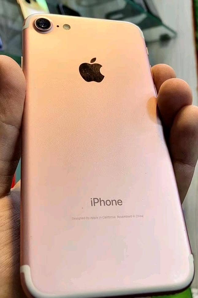 Apple iPhone 7 0
