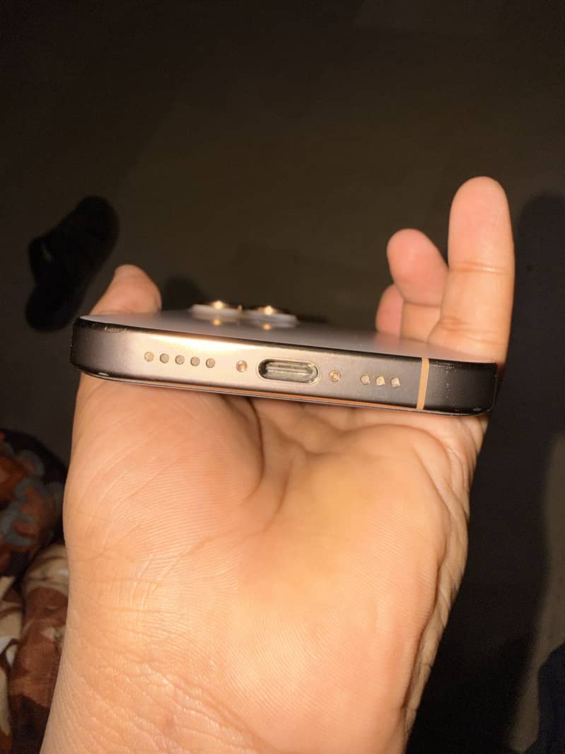 Apple iPhone 16 Pro 0