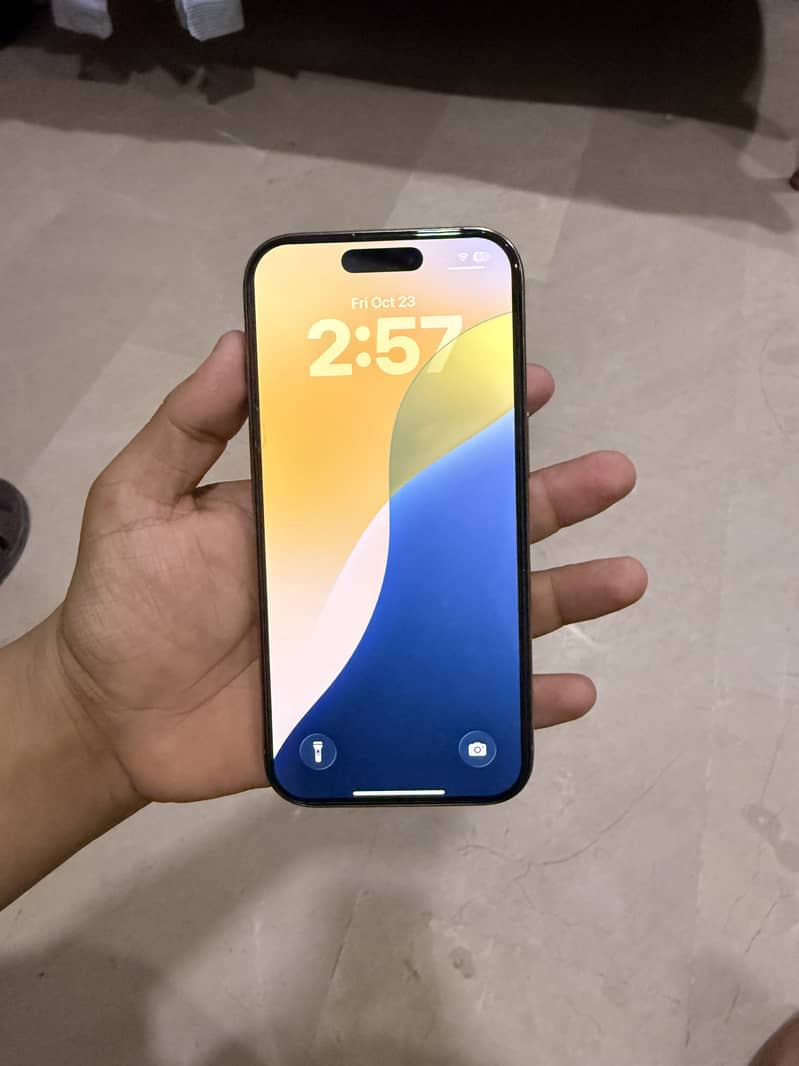 Apple iPhone 16 Pro 3