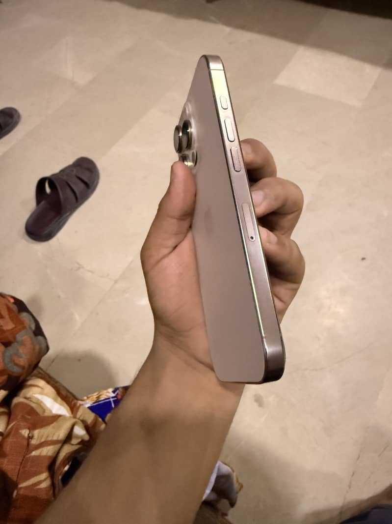 Apple iPhone 16 Pro 4