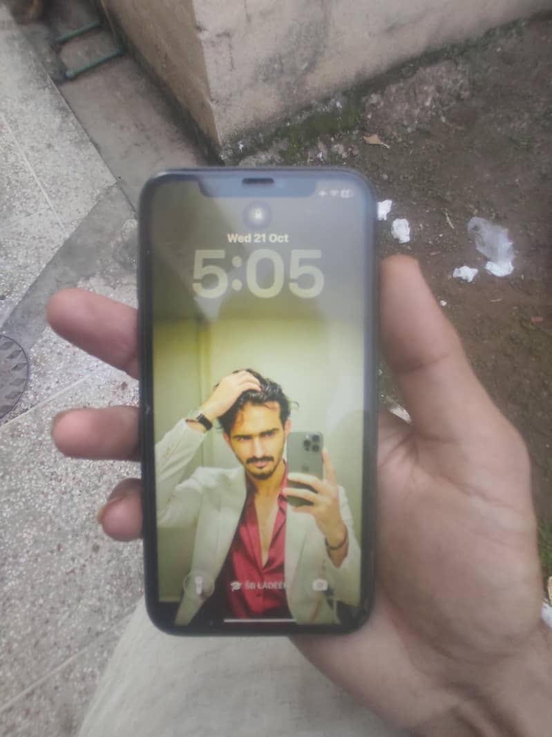 iPhone 11 3