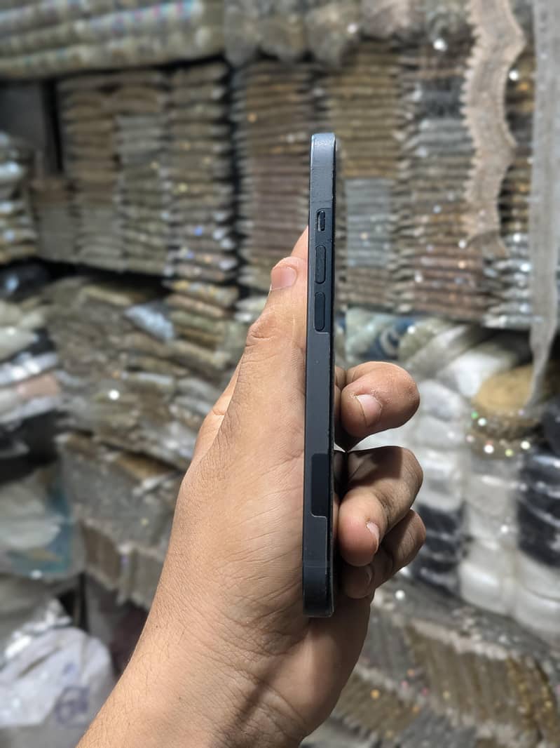 Apple iPhone 14 3