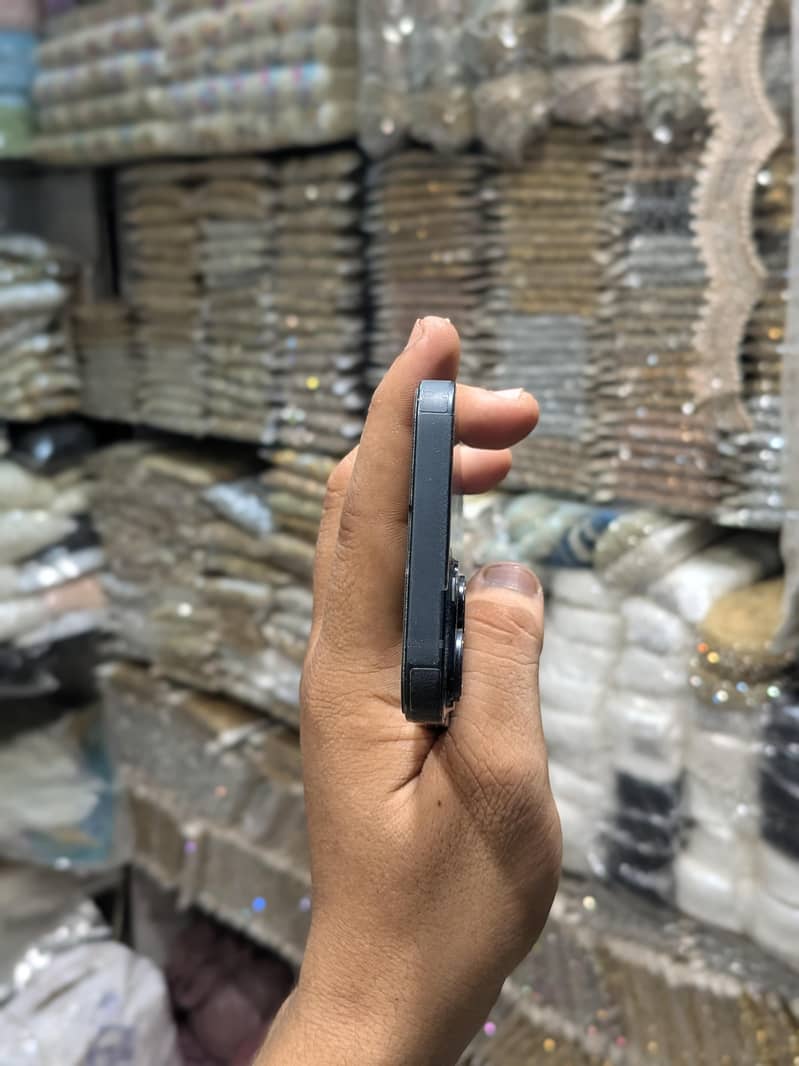 Apple iPhone 14 4