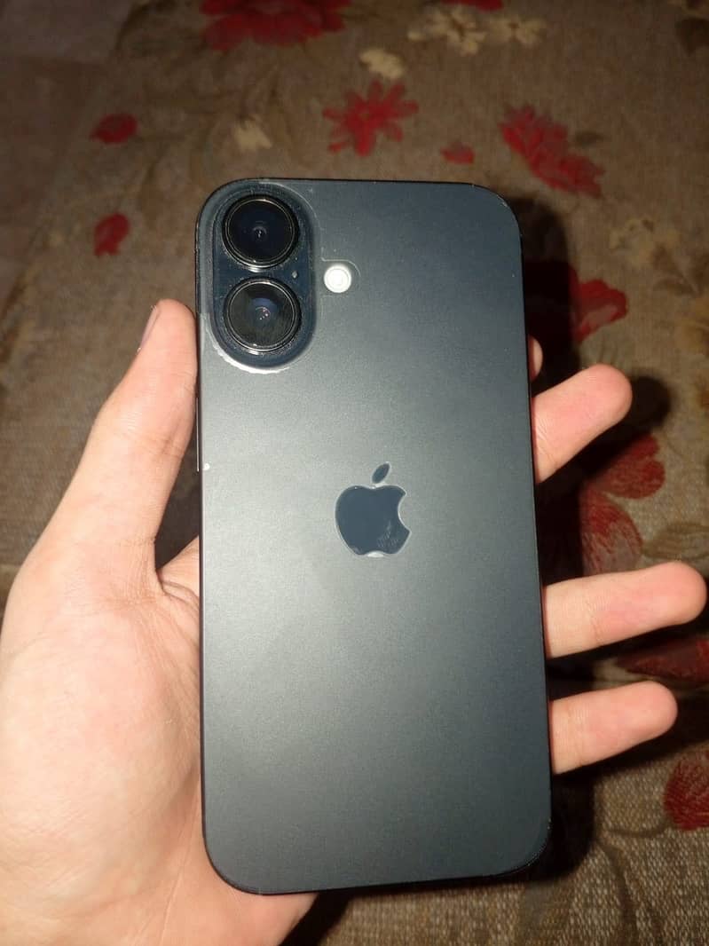 Apple iPhone 16 3