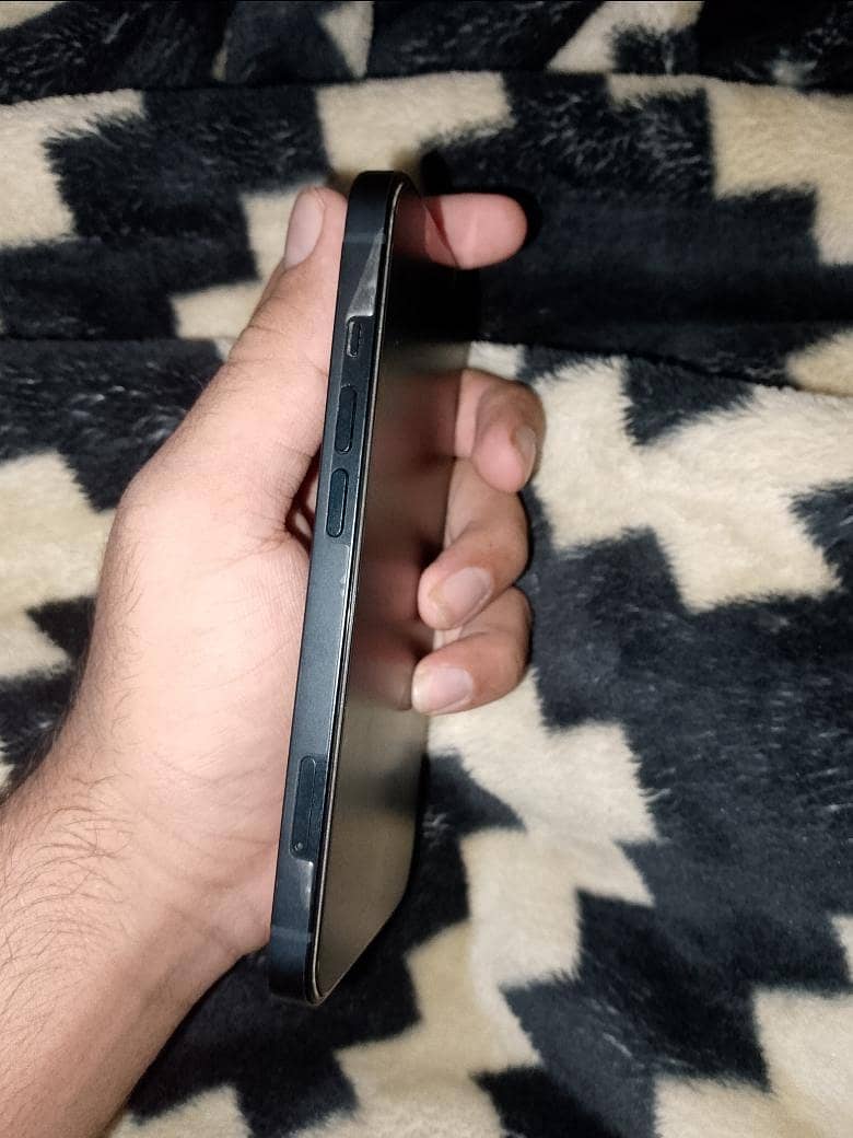 I phone 13 128Gb JV battery health 98 % water pack with box . USA LLA 7