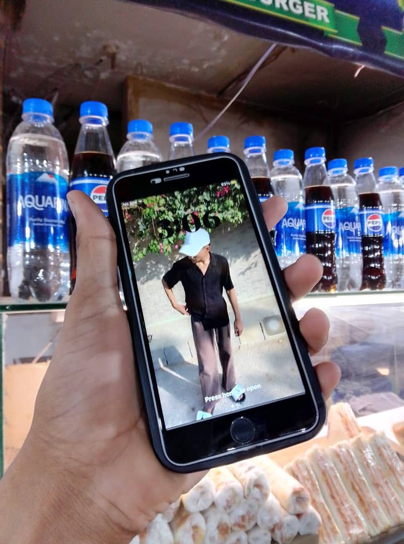 Apple iPhone 8 Plus 0