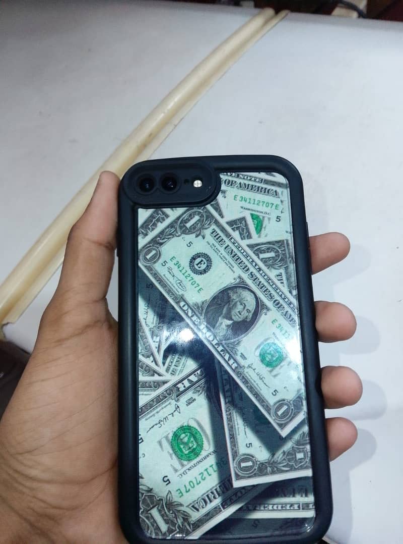 Apple iPhone 8 Plus 1