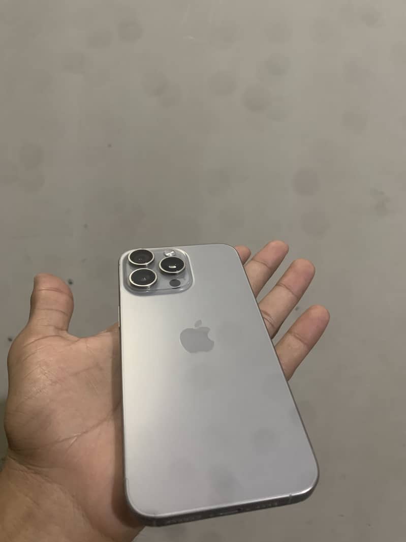 Apple iPhone 15 Pro Max 0
