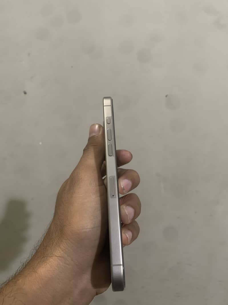Apple iPhone 15 Pro Max 3