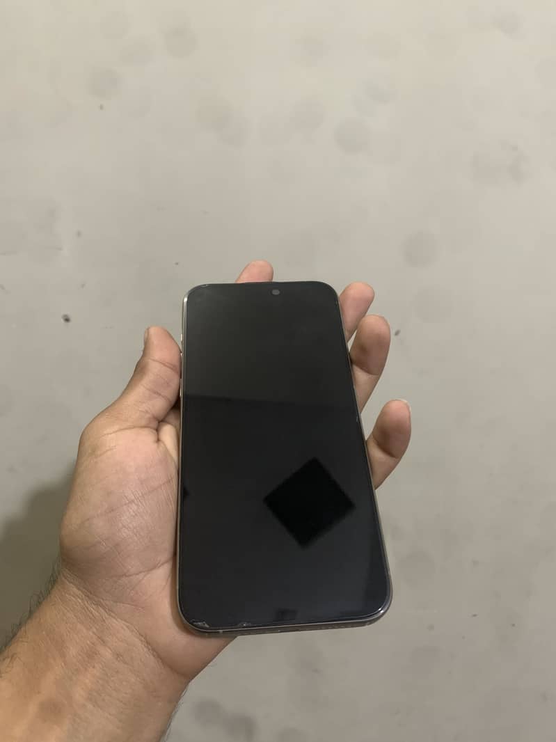 Apple iPhone 15 Pro Max 6