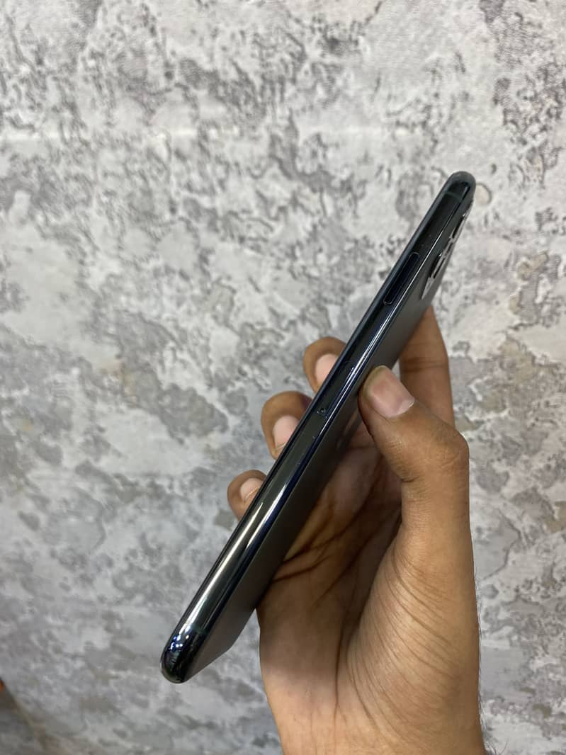 Apple iPhone 11 Pro Max 3