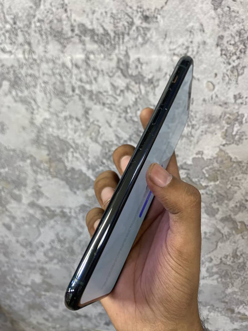 Apple iPhone 11 Pro Max 6
