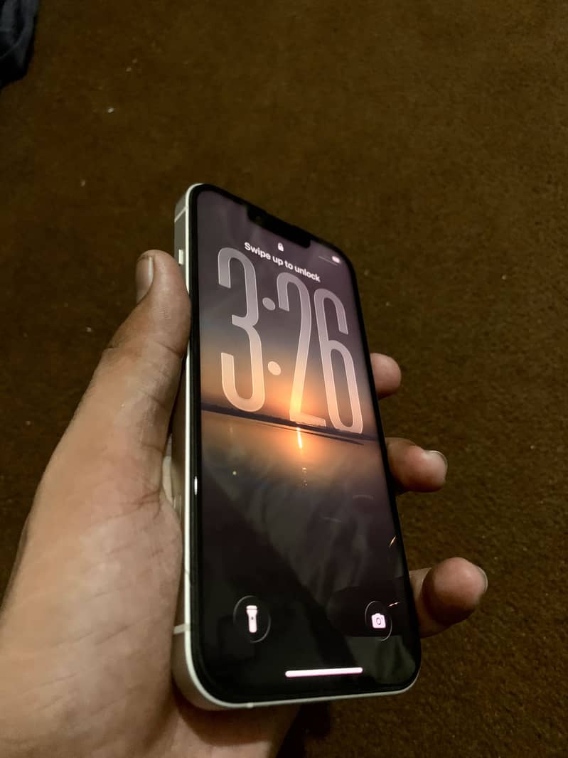 Apple iPhone 13 4
