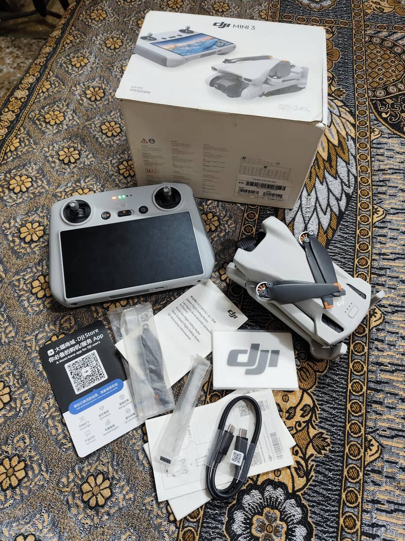 DJI Mini 3 with RC Complete Box 0
