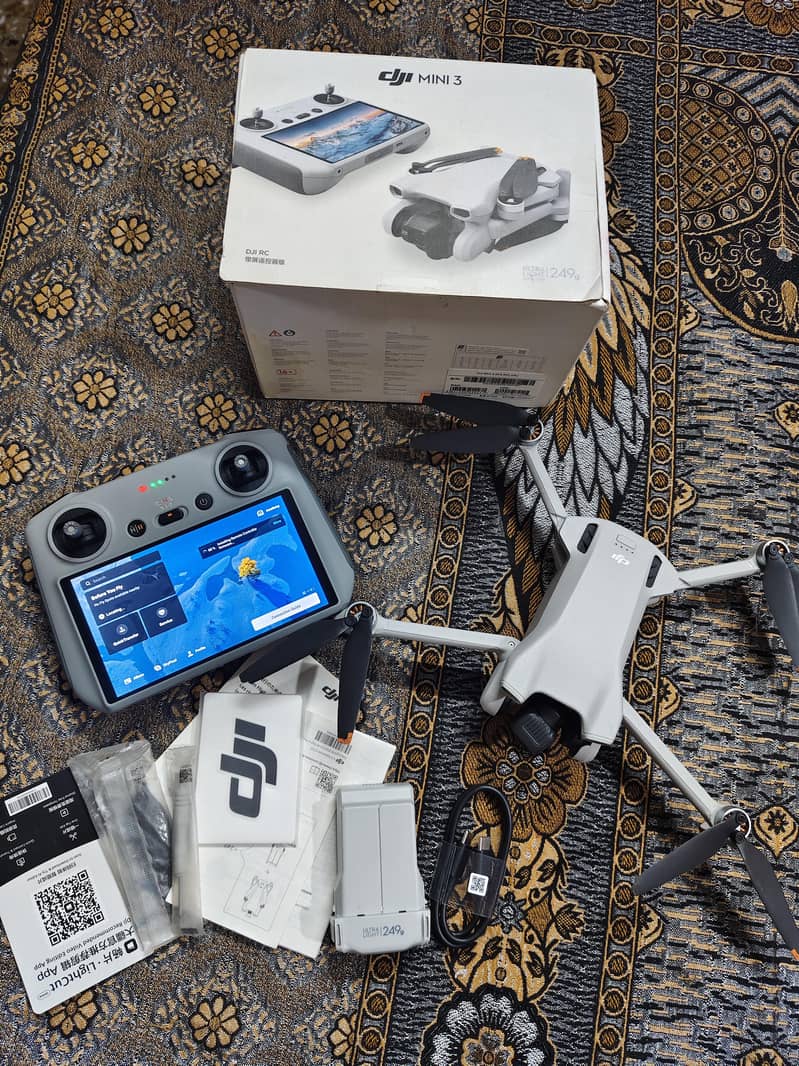 DJI Mini 3 with RC Complete Box 5