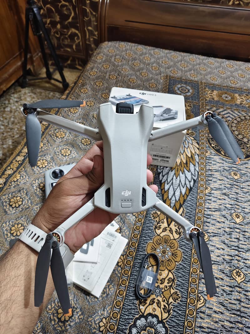 DJI Mini 3 with RC Complete Box 6