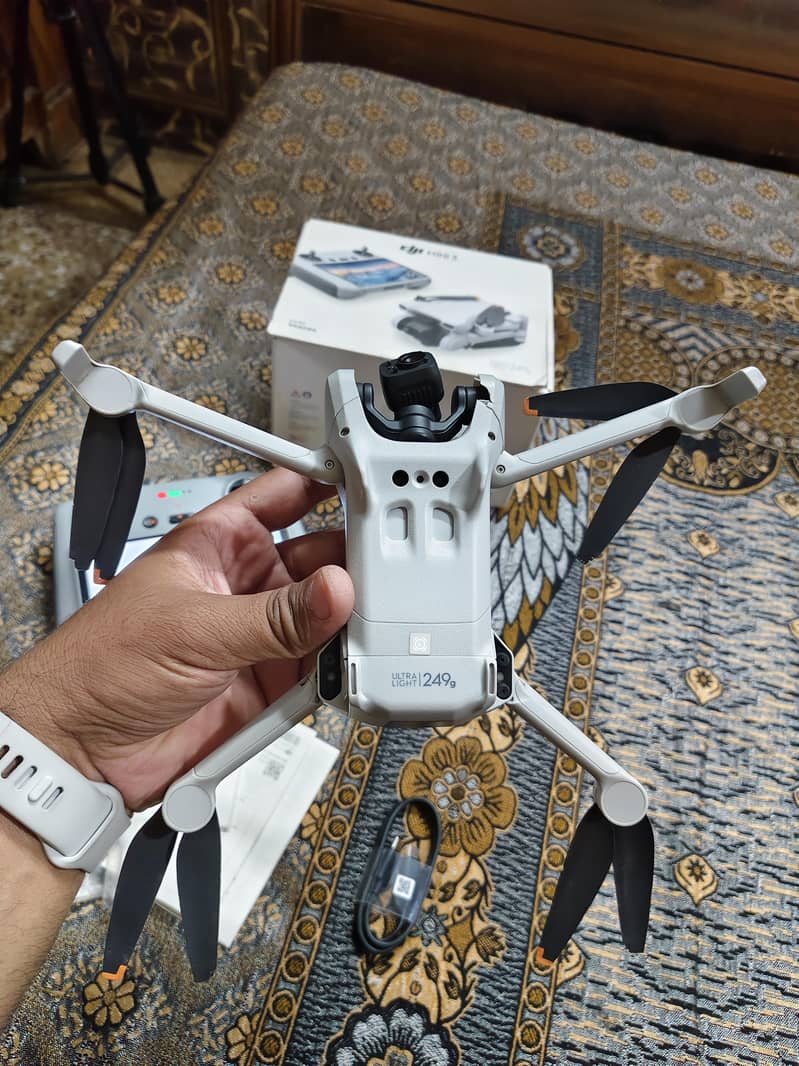 DJI Mini 3 with RC Complete Box 7